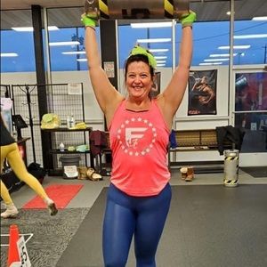 Meet your Posher, Crystal